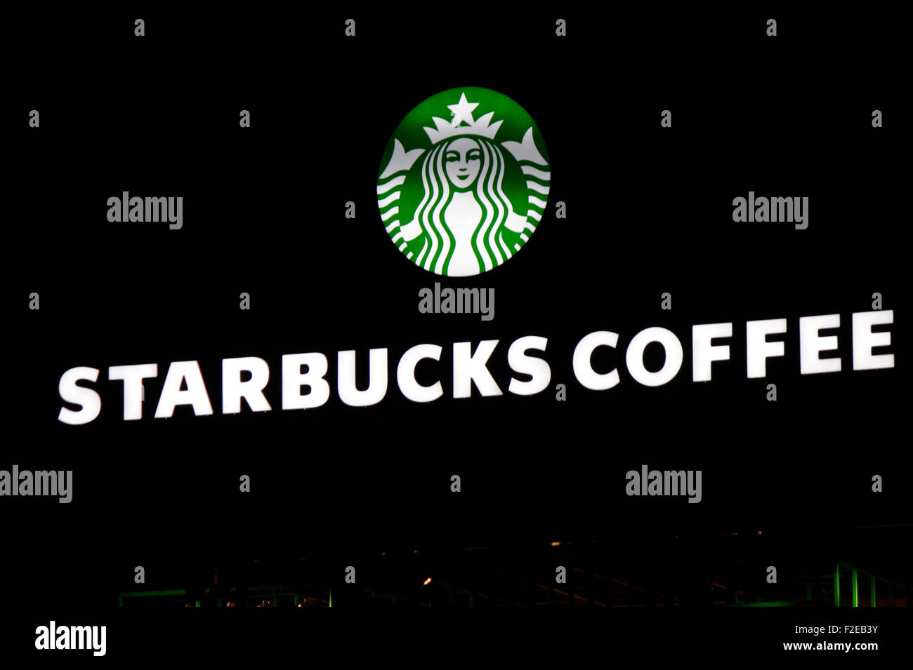 NOVEMBER 2013 - BERLIN: Marken: das Logo der Kaffeehauskette "Starbucks", Berlin. Stockfoto