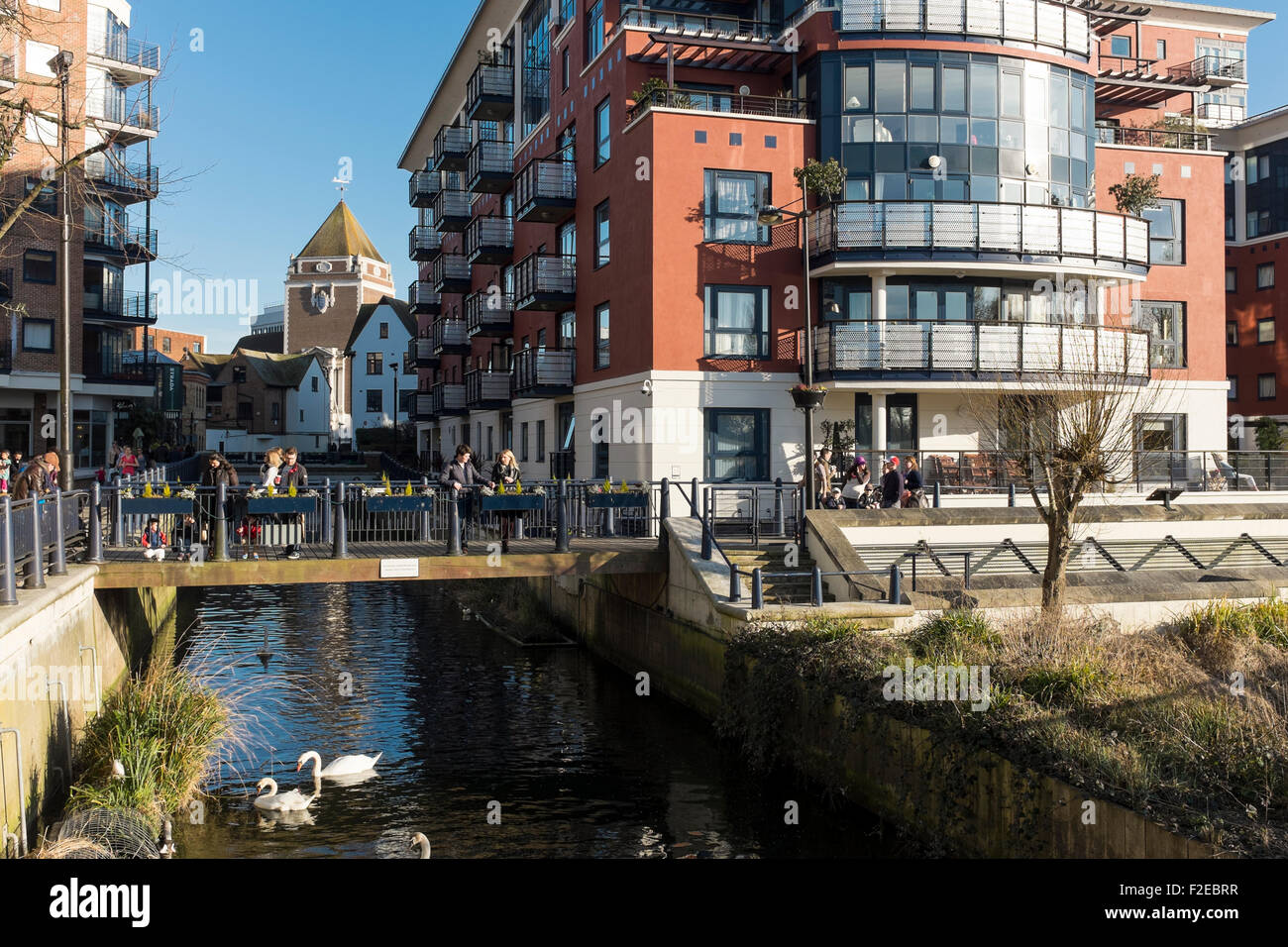 Charter-Kai Wohnanlage Apartments mit Blick auf die Themse, Kingston upon Thames, Surrey, UK Stockfoto