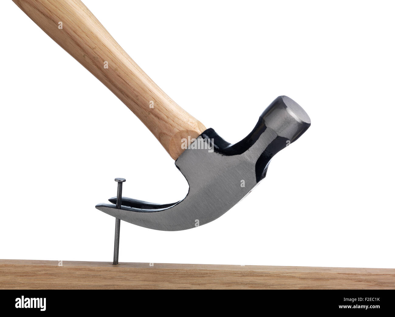 Isolierte Hammer mit Stahl-Nagel Stockfoto