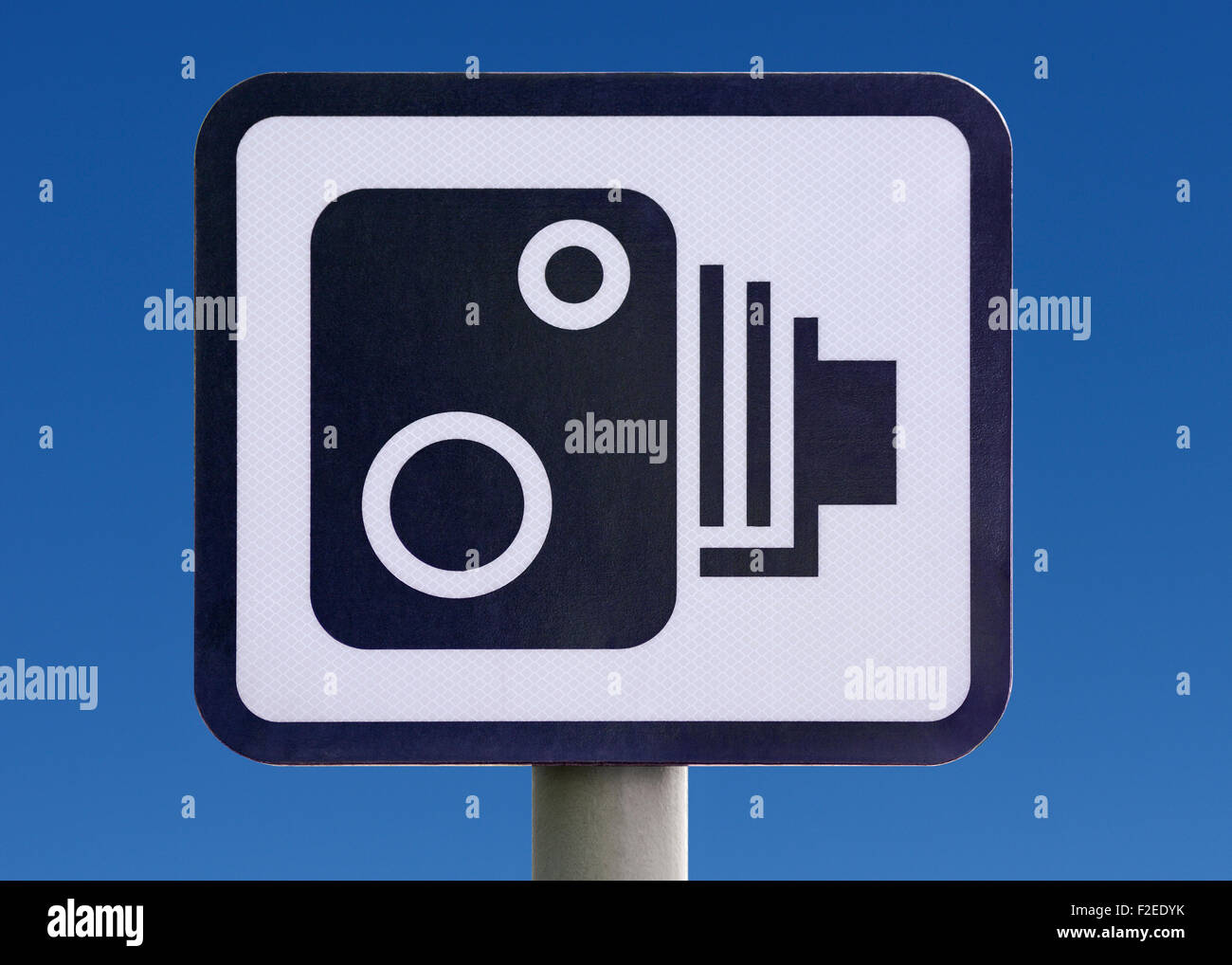 Geschwindigkeit Kamera Zeichen, UK. Stockfoto