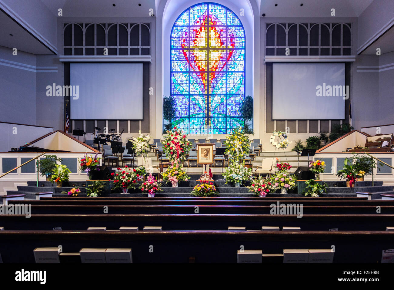 Eine Einstellung für eine Trauerfeier für einen verstorbenen Frau in einer Kirche. Oklahoma, USA. Stockfoto