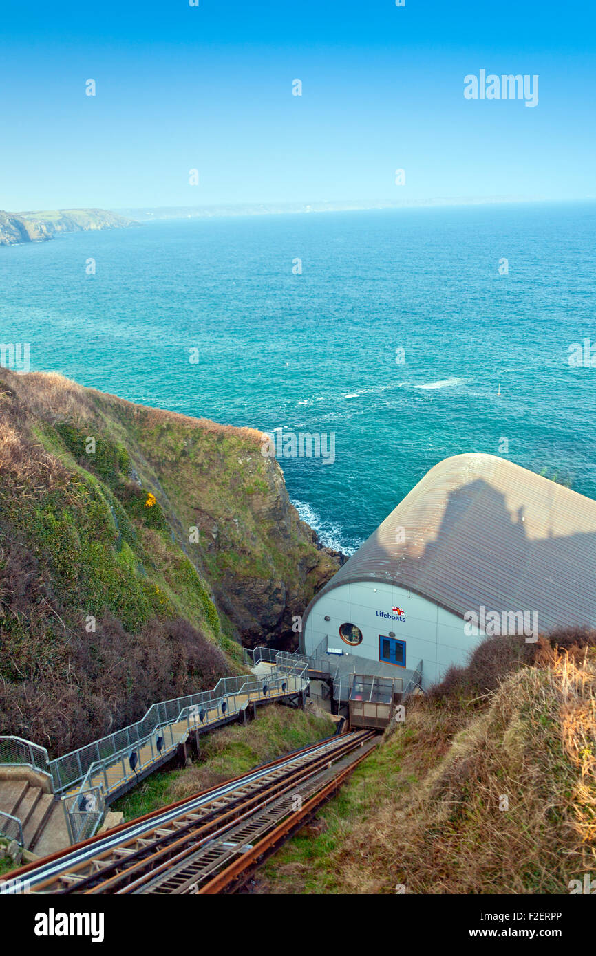 Die Standseilbahn auf die neue Lizard-Rettungsstation in der Kilcobben Bucht auf der Halbinsel Lizard, Cornwall, England, UK Stockfoto