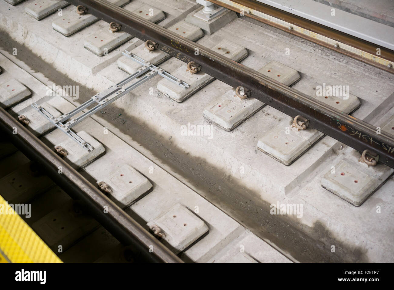 Die Bahnen sind frei von Verschmutzungen in der neue Kopfbahnhof der 34. Straße-Hudson Yards auf die 7 Subway Line Extension in New York auf seine Eröffnung, Sonntag, 13. September 2015.  Der neue Tunnel vom Times Square entfernt endet 108 Füße unterhalb des Straßenniveaus West 34th Street und Eleventh Avenue vor der Haustür des rezoned 45 Blocks Hudson Yards Entwicklung. Es ist die erste u-Bahn-Station 26 Jahre und die erste Line Extension in 60 Jahren eröffnet. (© Richard B. Levine) Stockfoto