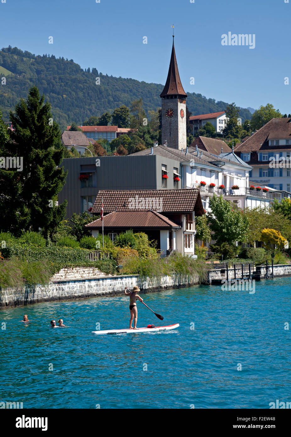 Paddle-boarding Hilterfingen See Thunersee, Schweiz Europa Stockfoto