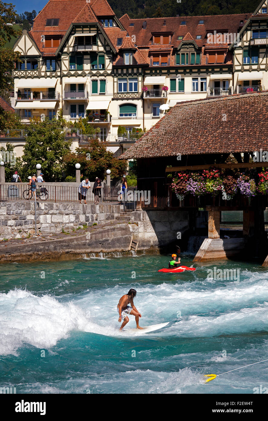 Surfen Wassersport Thun Fluss Aare Kanton Bern-Schweiz-Europa Stockfoto
