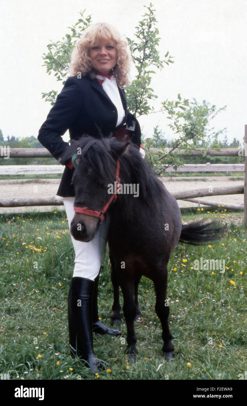 Deutsche Fictitious character Christiane Rücker mit Minipony Jimmy ...
