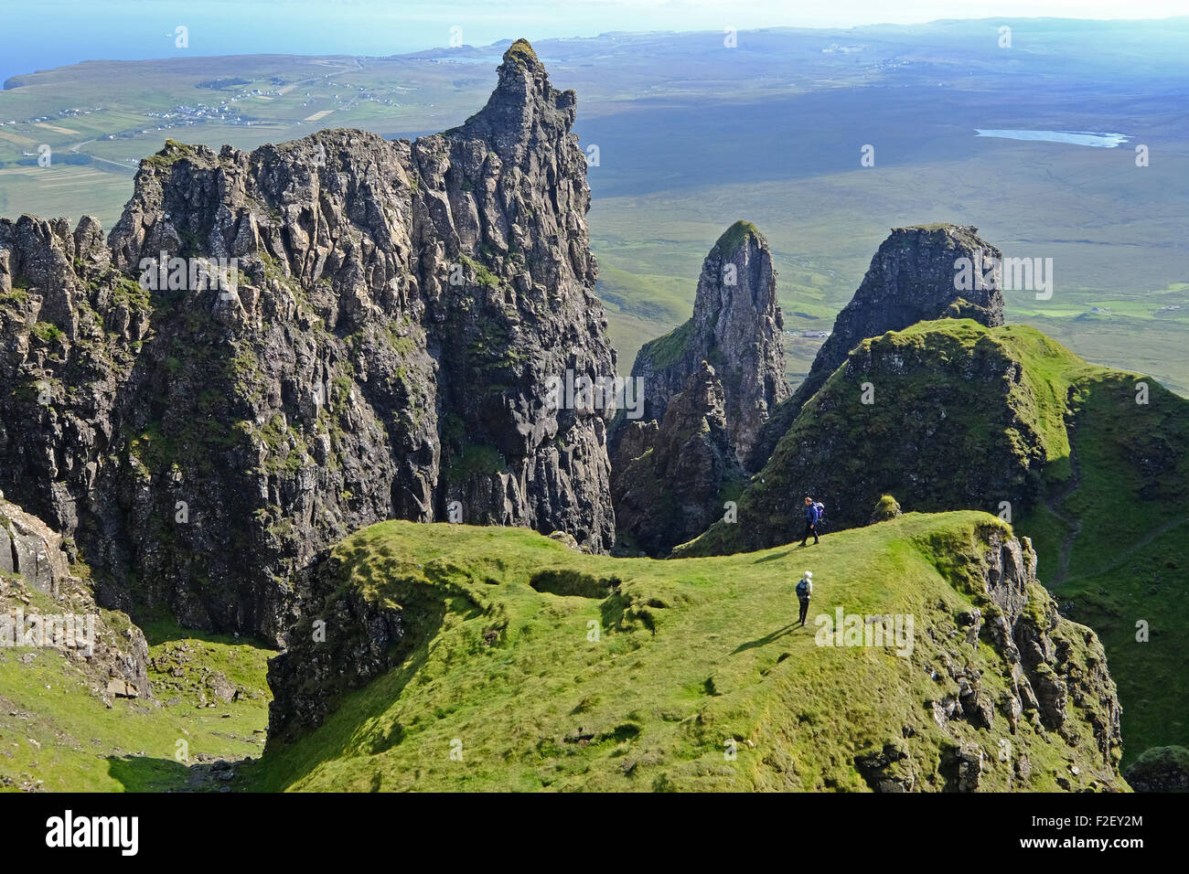 Die Quirang in Trotternish auf der Isle Of Skye, Schottland. Die seltsame Landschaft entstand durch einen Erdrutsch. Stockfoto