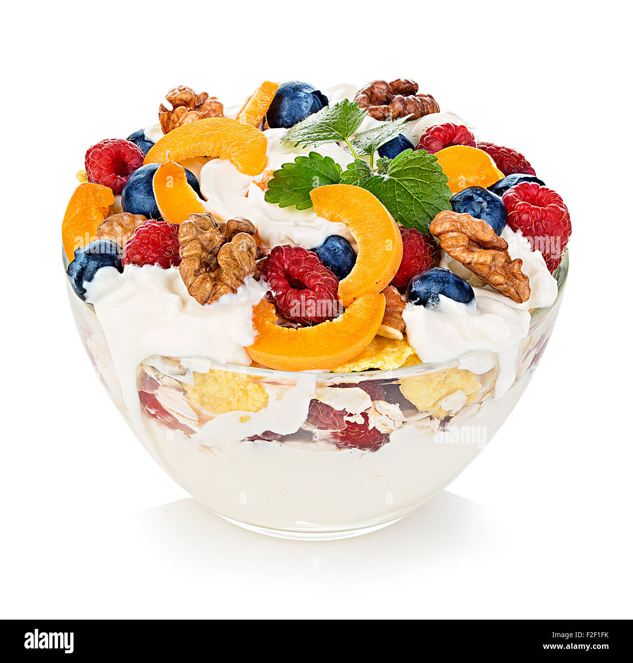 Dessert mit Joghurt und frischen Beeren isoliert. Diätetische Frühstück. Stockfoto