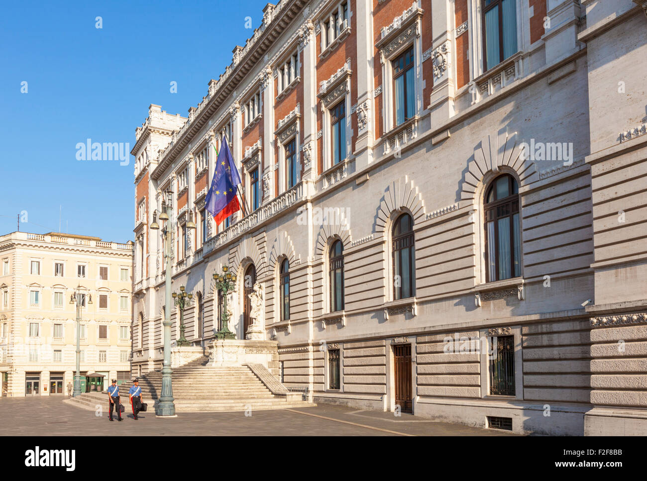 Palazzo montecitorio Fotos und Bildmaterial in hoher Auflösung Alamy