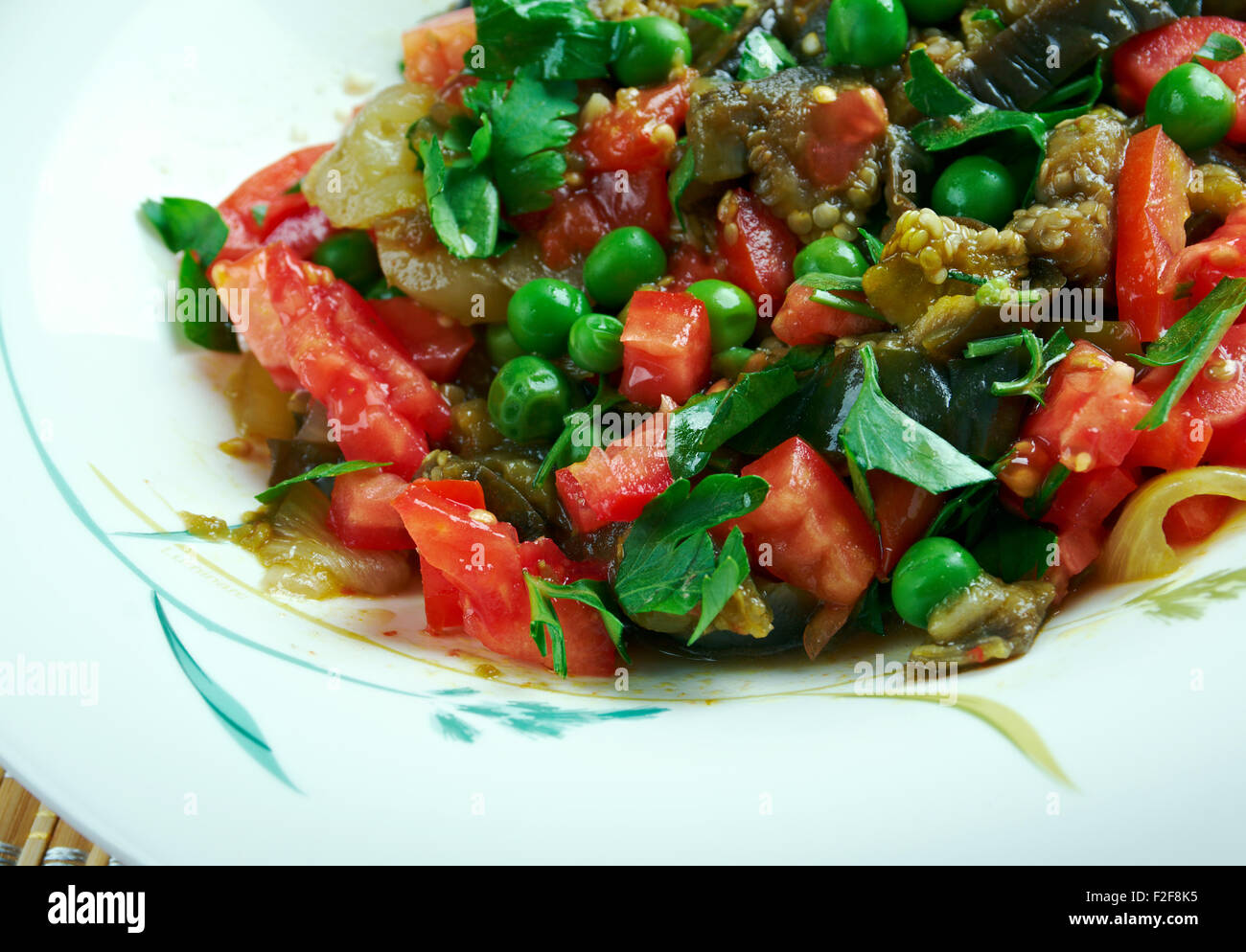 Israelische verkohlten Auberginen-Salat. Orientalische Küche Stockfoto