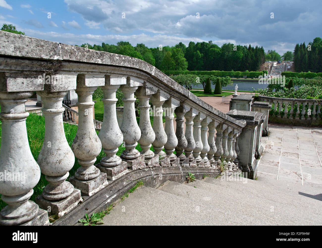 PeterhofPalast. Wand aus dem Garten der Venus in den unteren Park