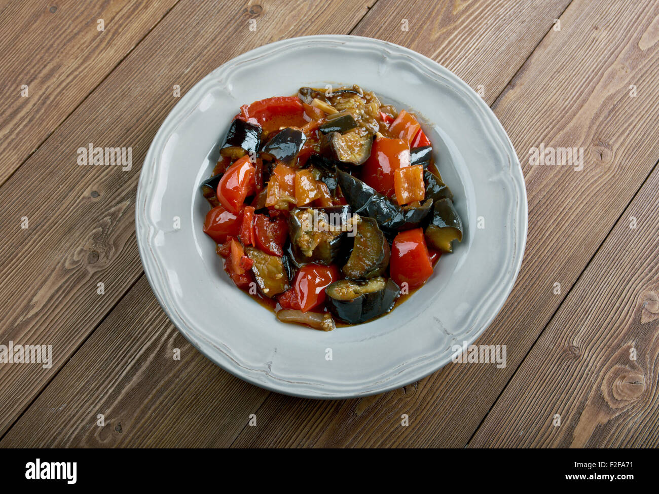 Sizilianische Caponata di Melanzane - traditionelle sizilianische ...