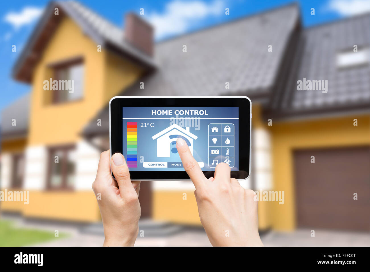 Home-Fernbedienung System auf eine digitale Tablet oder Smartphone. Stockfoto