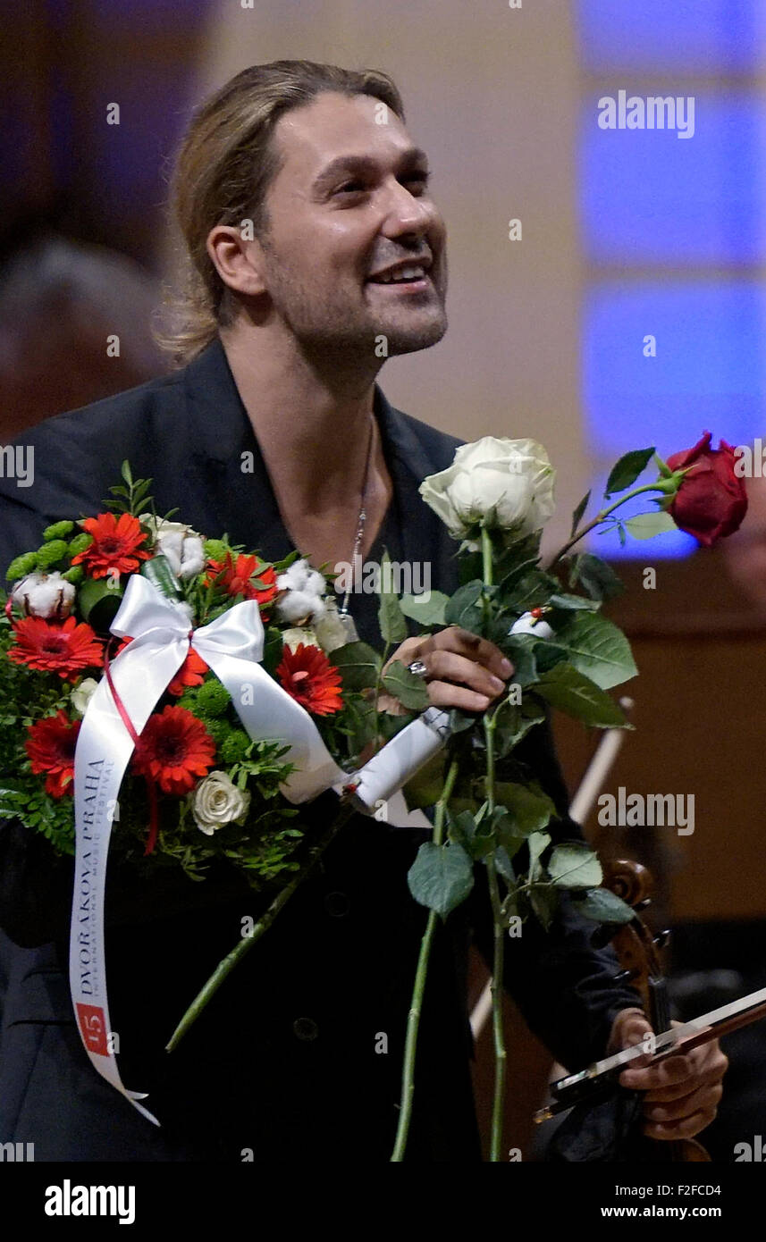 Geiger David Garrett führt mit der Tschechischen Philharmonie unter der Leitung von Jiri Belohlavek während des Konzerts von Dvorak Prague Festival in Prag, Tschechische Republik, 17. September 2015. (CTK Foto/Michal Dolezal) Stockfoto