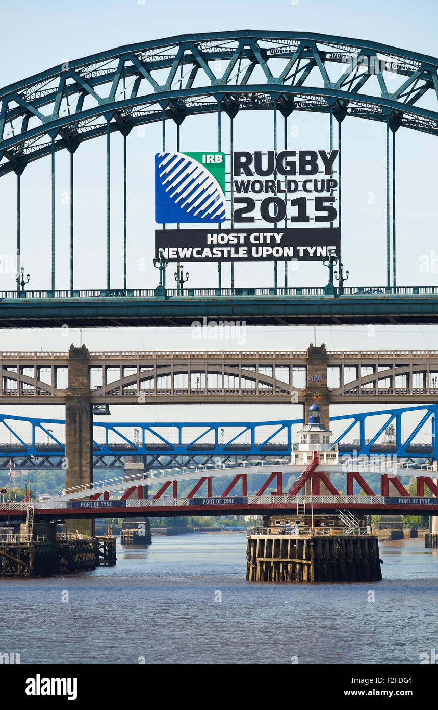 Rugby World Cup 2015 Gastgeber anmelden die Tyne Bridge, Newcastle Upon Tyne, UK. Stockfoto