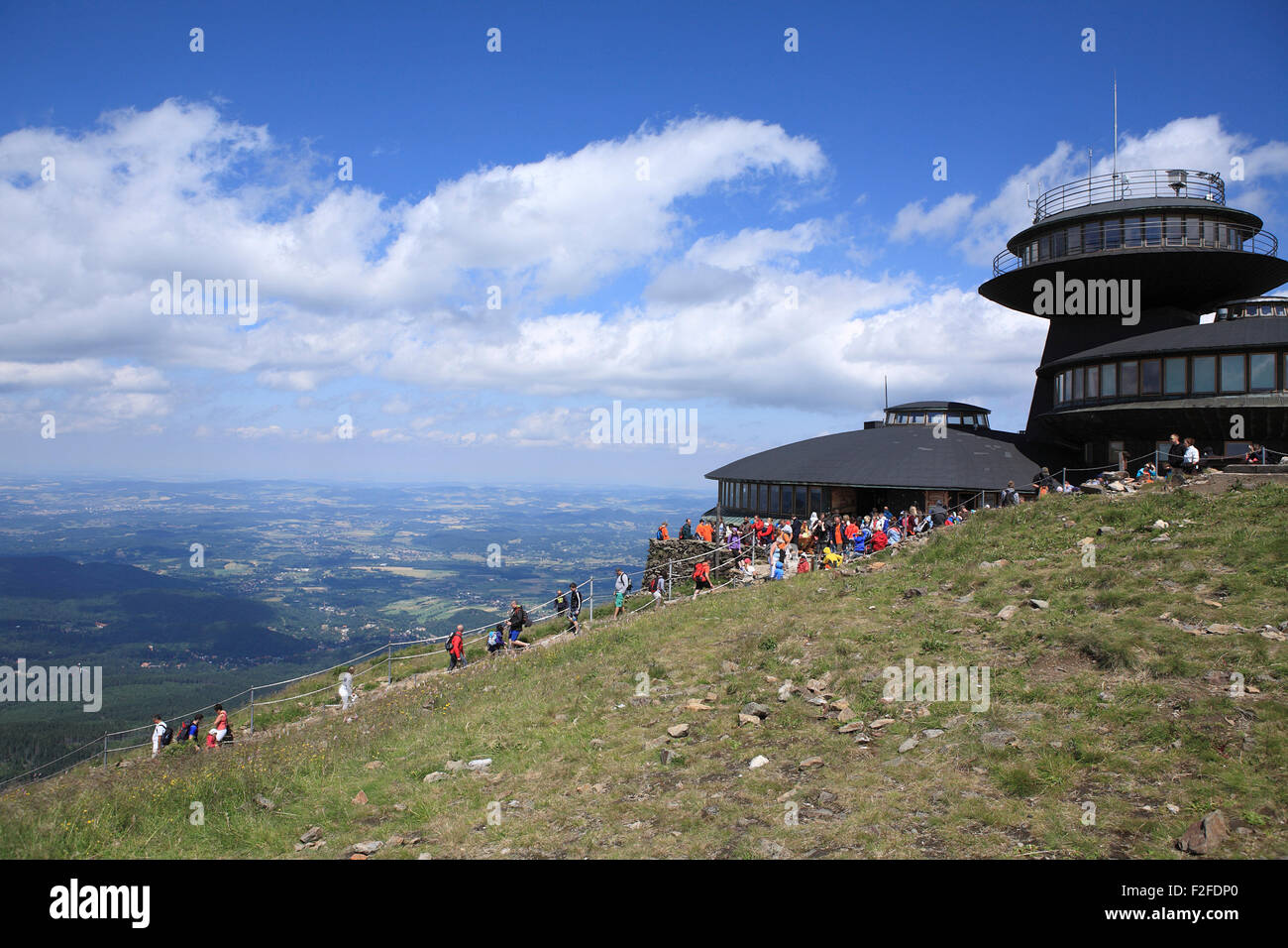 Wanderer und Touristen im Riesengebirge Schneekoppe Schneekoppe Berg Polen senken Sie Schlesien Europa Stockfoto