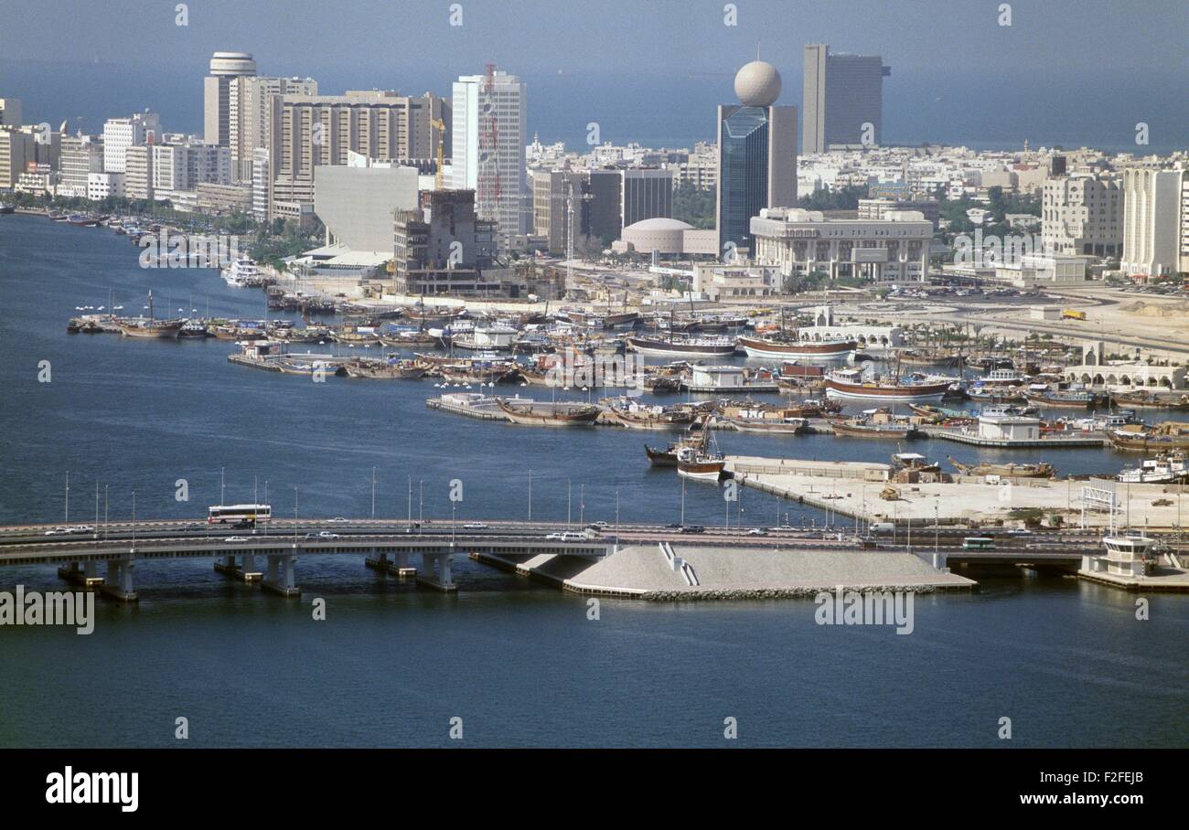 Dubai und Dubai Creek in den 1990er Jahren, vor dem großen Entwicklungsboom. Stockfoto