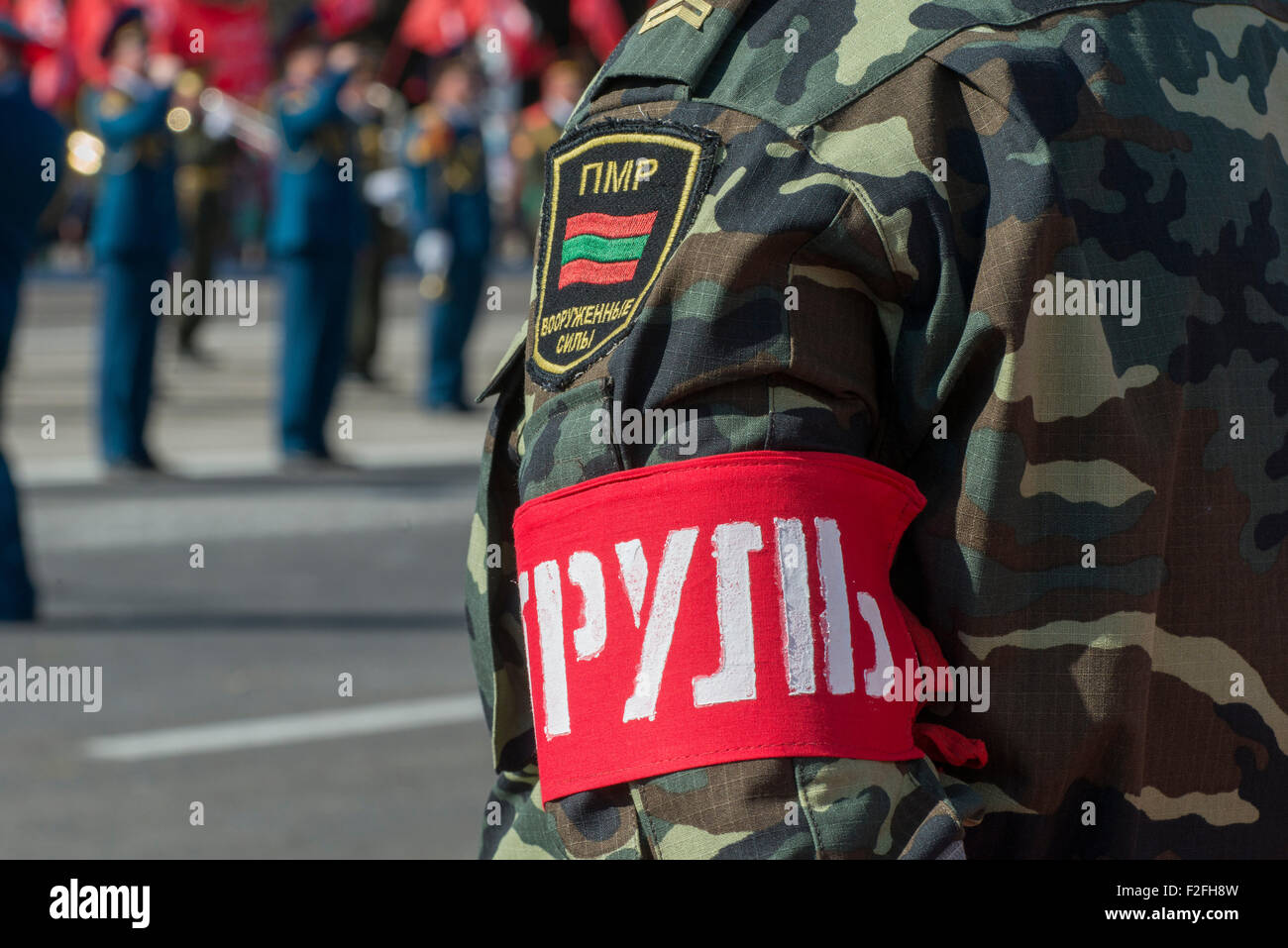 Soldat mit Armband - 25. Jahrestag der Schewtschenko moldauischen Republik PMR, Transnistrien, sowjetische UdSSR Moldau Stockfoto