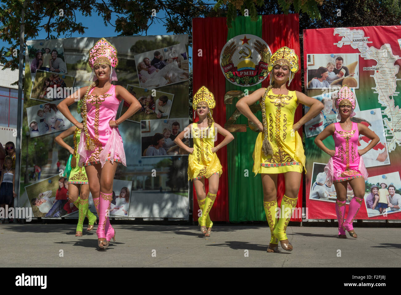 Folkloristische Tänzerinnen - 25. Jahrestag der Schewtschenko moldauischen Republik PMR, Transnistrien, sowjetische UdSSR Moldau Stockfoto