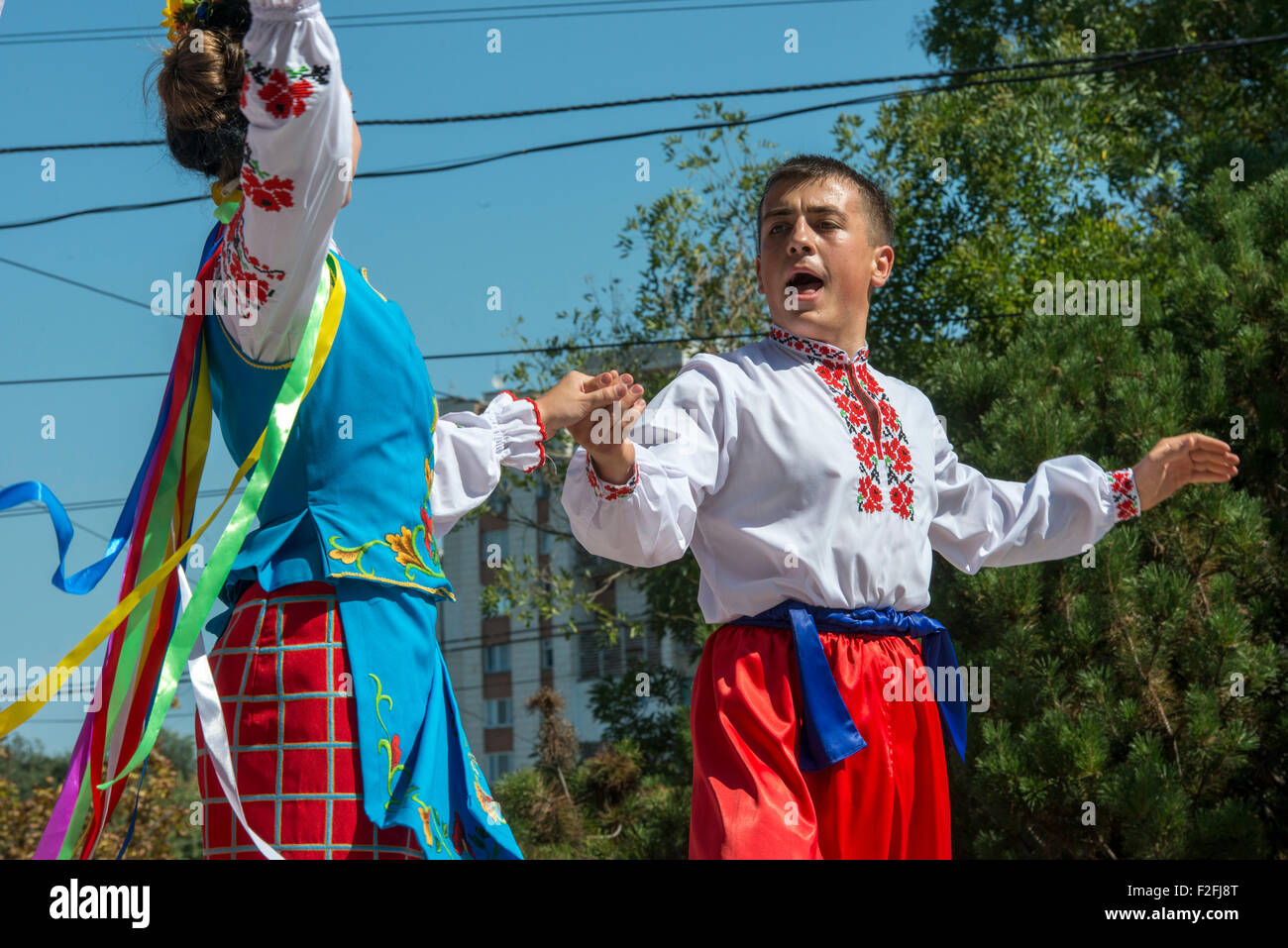 Folkloric Dancers paar - 25. Jahrestag der Schewtschenko moldauischen Republik PMR, Transnistrien, sowjetische UdSSR Moldau Stockfoto
