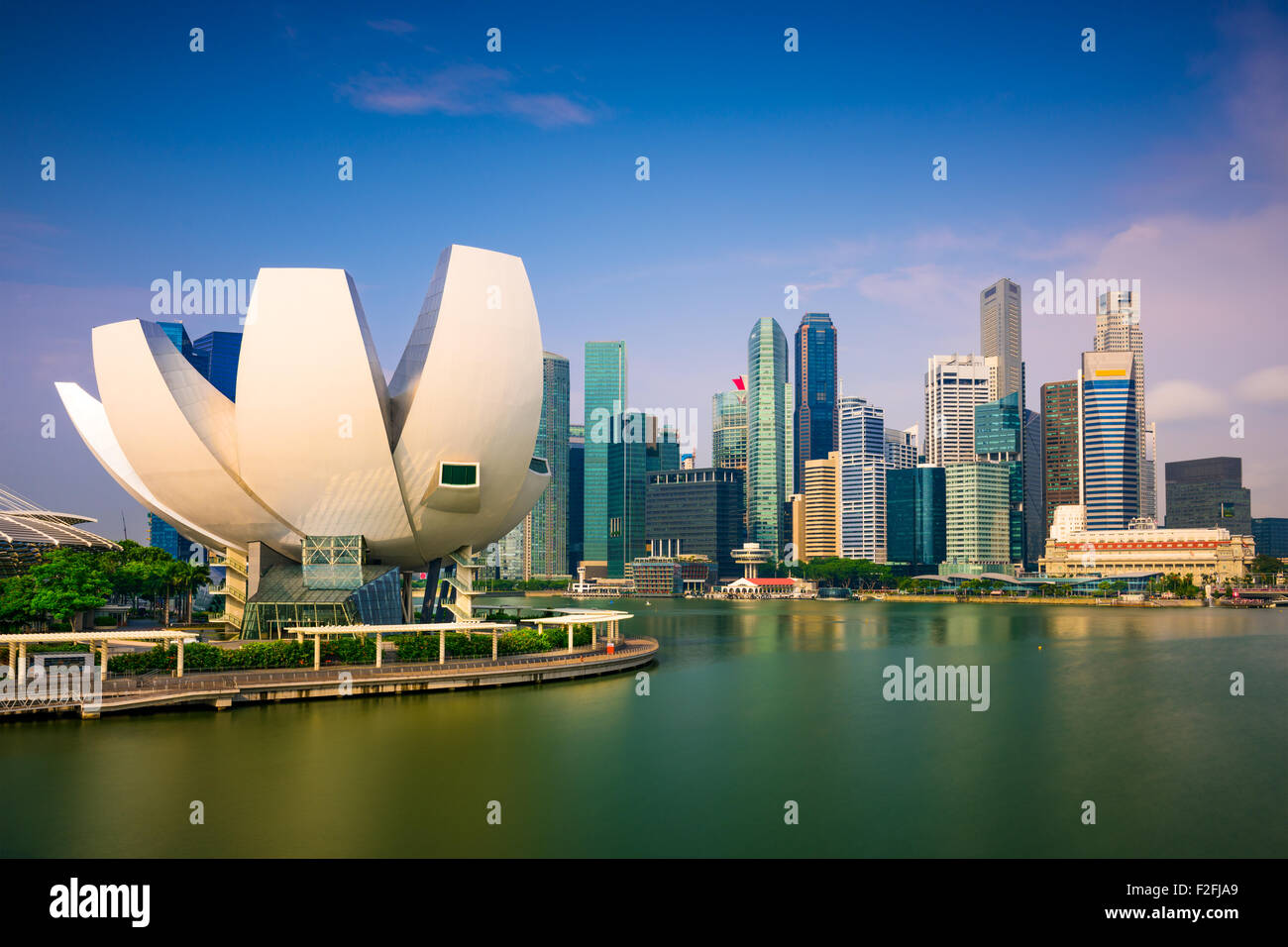 Skyline von Singapur an der Marina Bay. Stockfoto