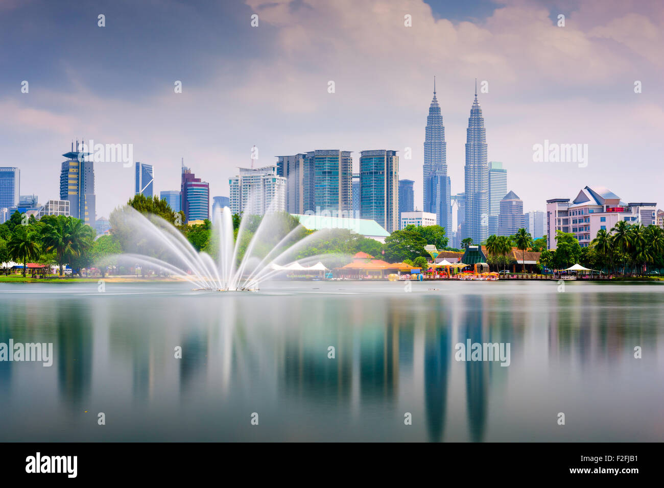 Skyline von Kuala Lumpur, Malaysia am Titiwangsa Park. Stockfoto