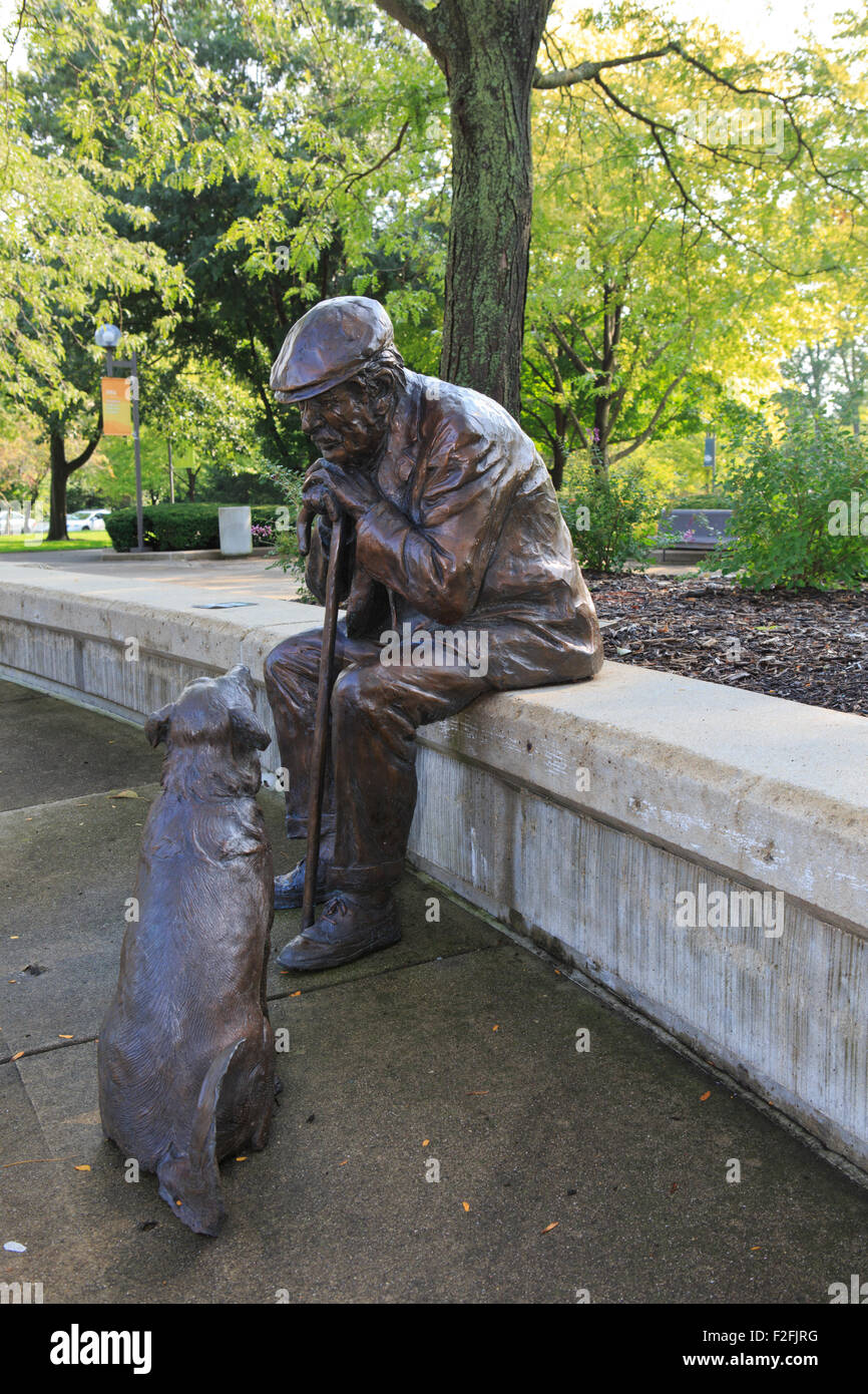 Nahaufnahme der Glenna Goodacre Statue "Alter Mann und sein Hund Stockfoto