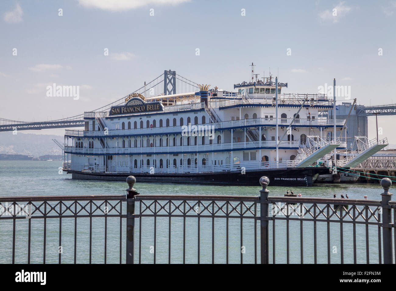 Hornblower dining Kreuzfahrten Charter Yacht am Pier 3, San Francisco, Kalifornien, USA Stockfoto