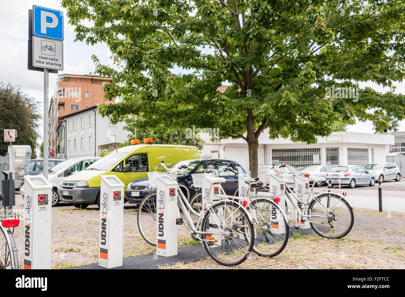 Udine - Italien, 5. September 2015: Bike-sharing auf einem Parkplatz für sie reserviert Stockfoto