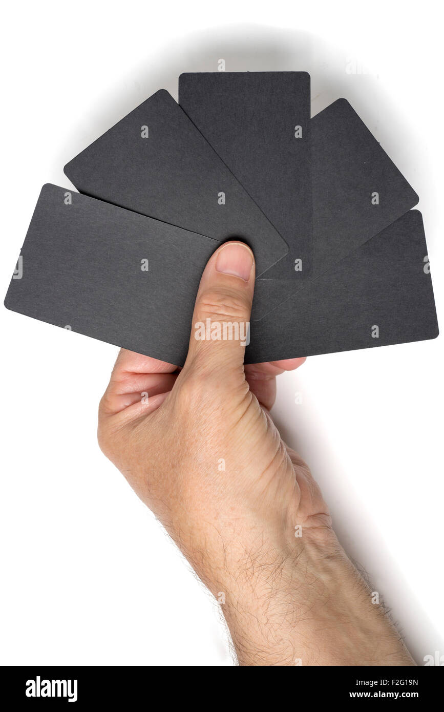 Nahaufnahme des Mannes Hand mit fünf leere schwarze Karte. Studio gedreht isoliert auf weiss. Stockfoto