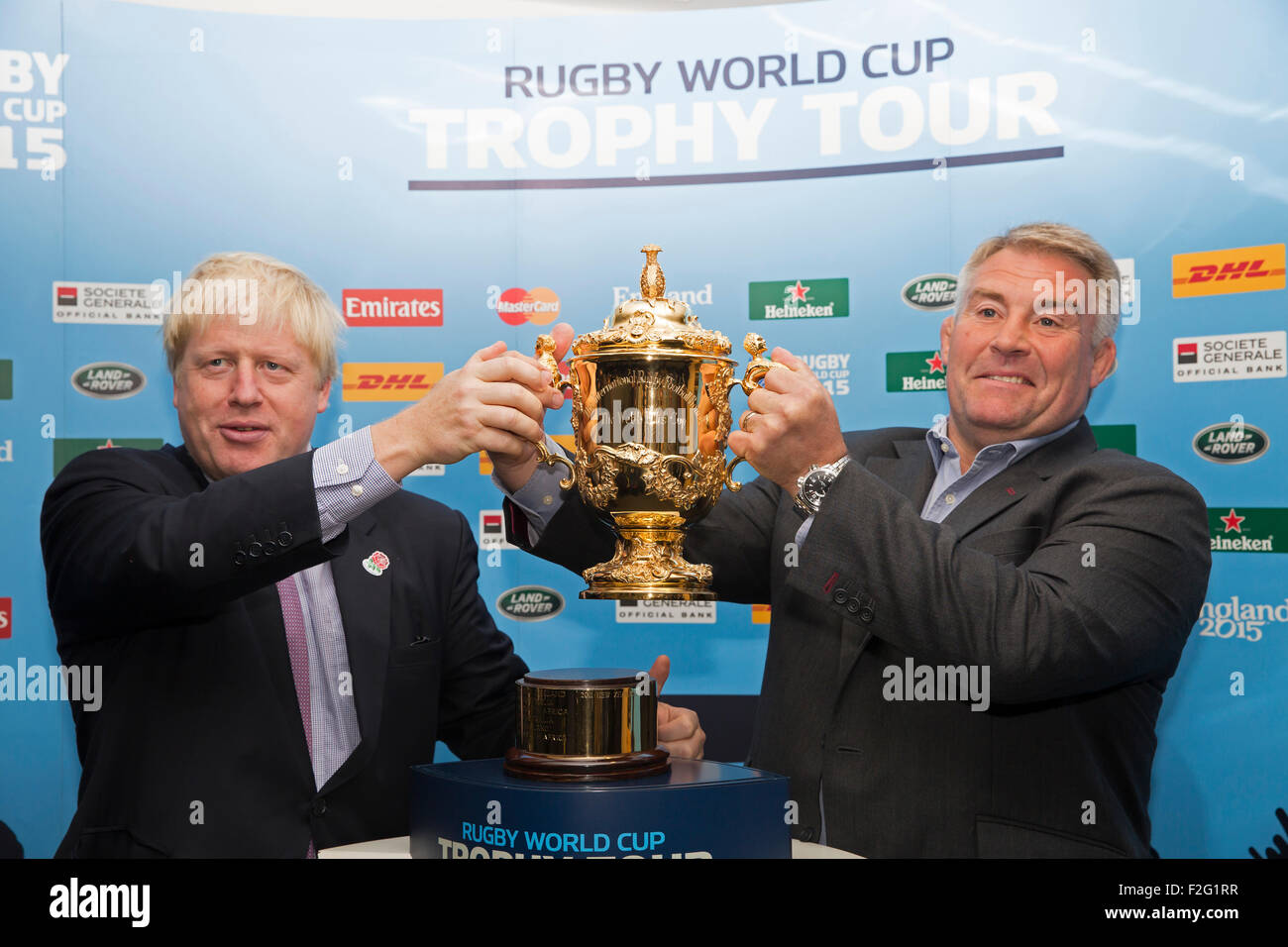 Camden, UK.18th September 2015. Londoner Bürgermeister Boris Johnson begrüßt Rugby World Cup 2015 nach London mit Jason Leonard Haverstock School in Camden Credit: Keith Larby/Alamy Live News Stockfoto