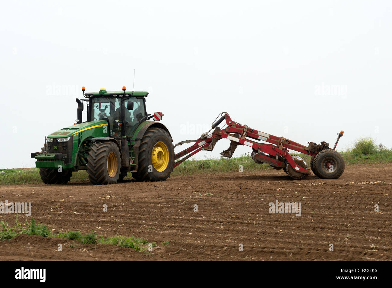 John Deere 8370R Traktor mit Sumo Sub Betracht Stockfoto