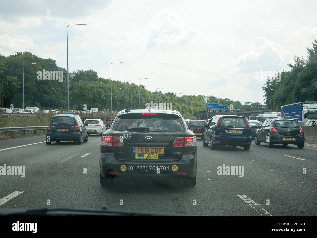 Traffic Jam Verzögerung Warteschlange Autos Fahrzeuge auf M25 Autobahn, England, UK Stockfoto