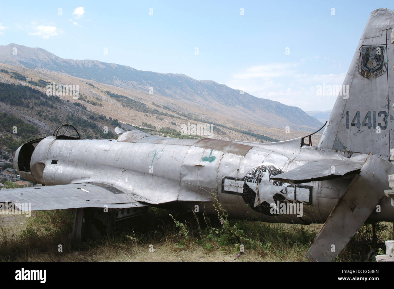 Amerikanische Luftwaffe Flugzeug landete in Albanien im Jahr 1957 während des Kalten Krieges. Gjirokaster Burg. Republik von Albanien. Stockfoto