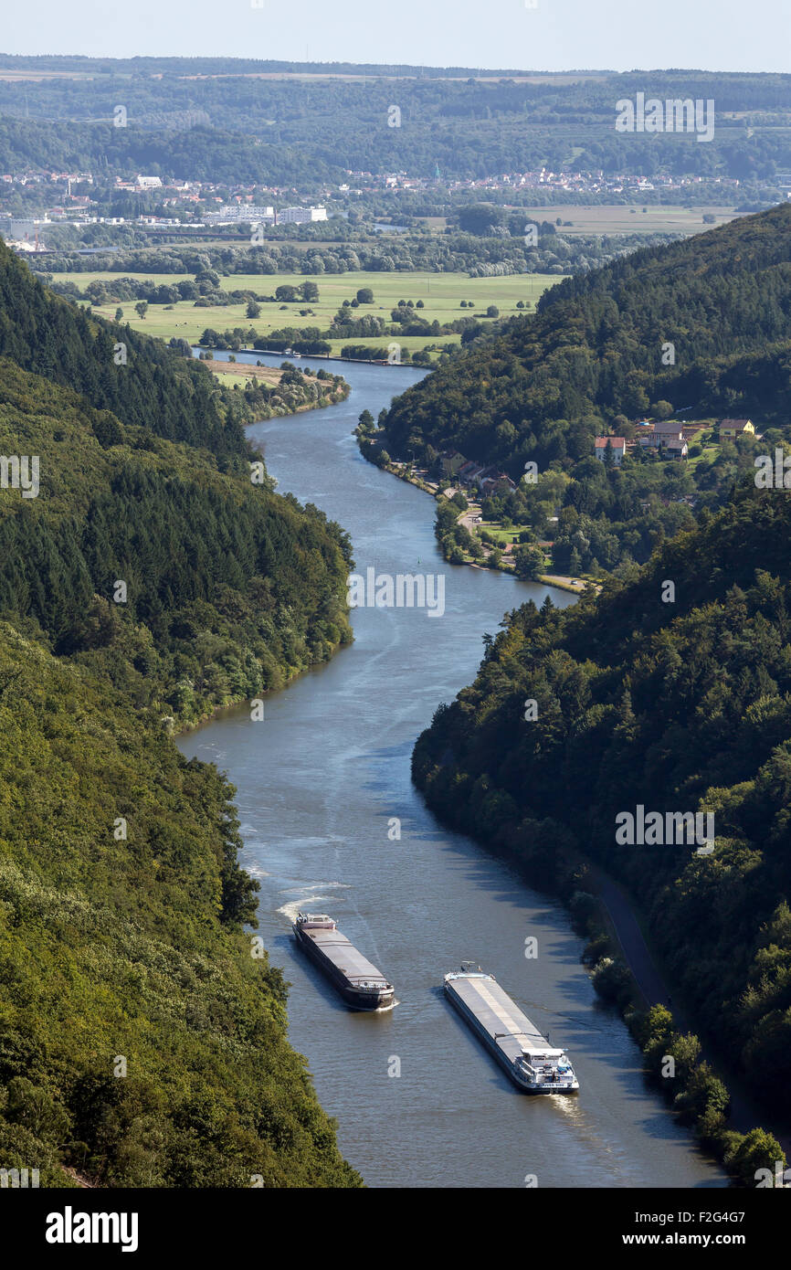 02.09.2013, Orscholz, Saarland, Germany - Lastkähne an der Saar, wie vom Aussichtspunkt Cloef gesehen. 00A130902D036CAROEX. JPG- Stockfoto