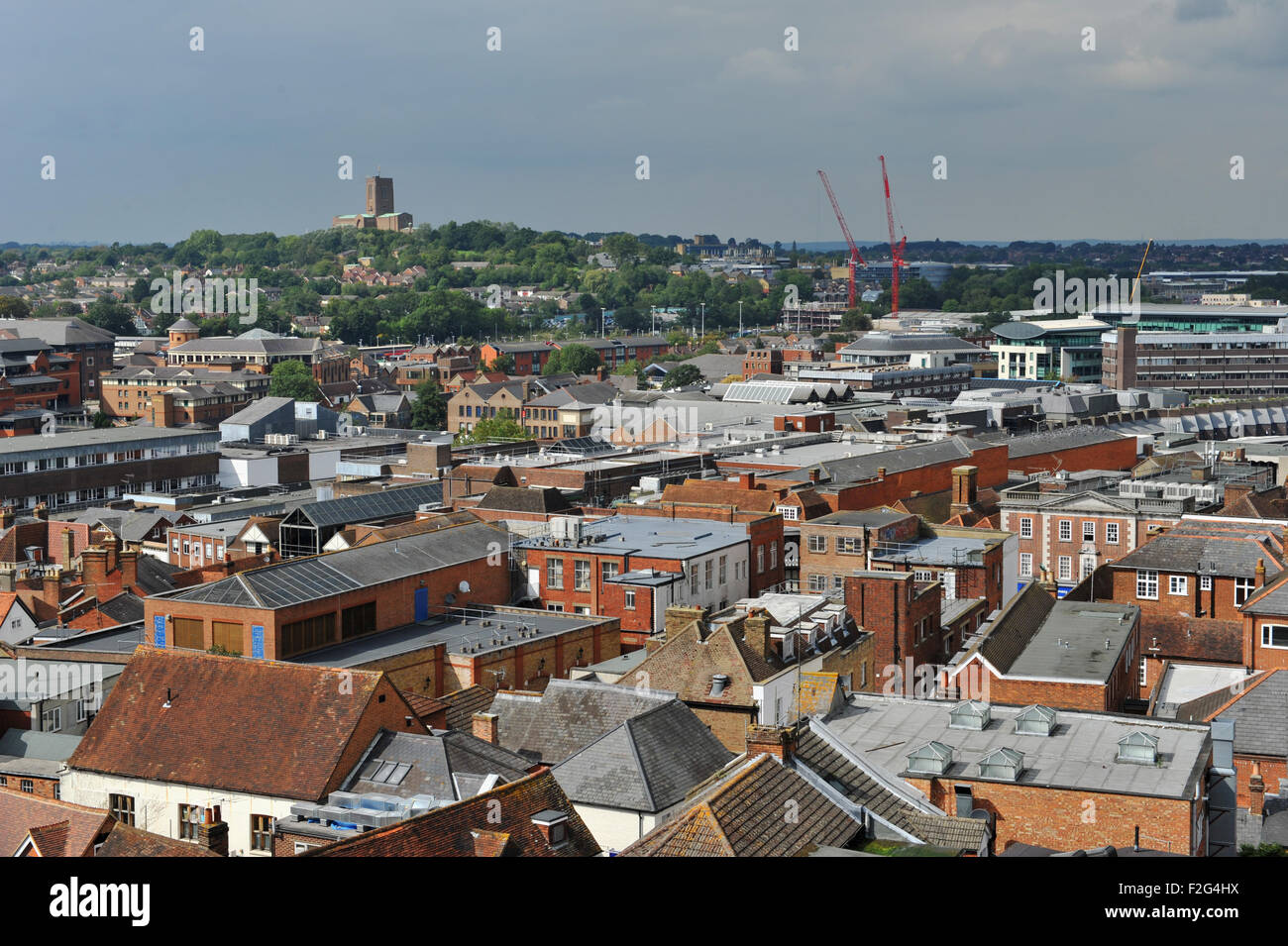 Guildford Surrey UK - Blick über die Stadt von der Schloss mit der Kathedrale im Hintergrund Stockfoto