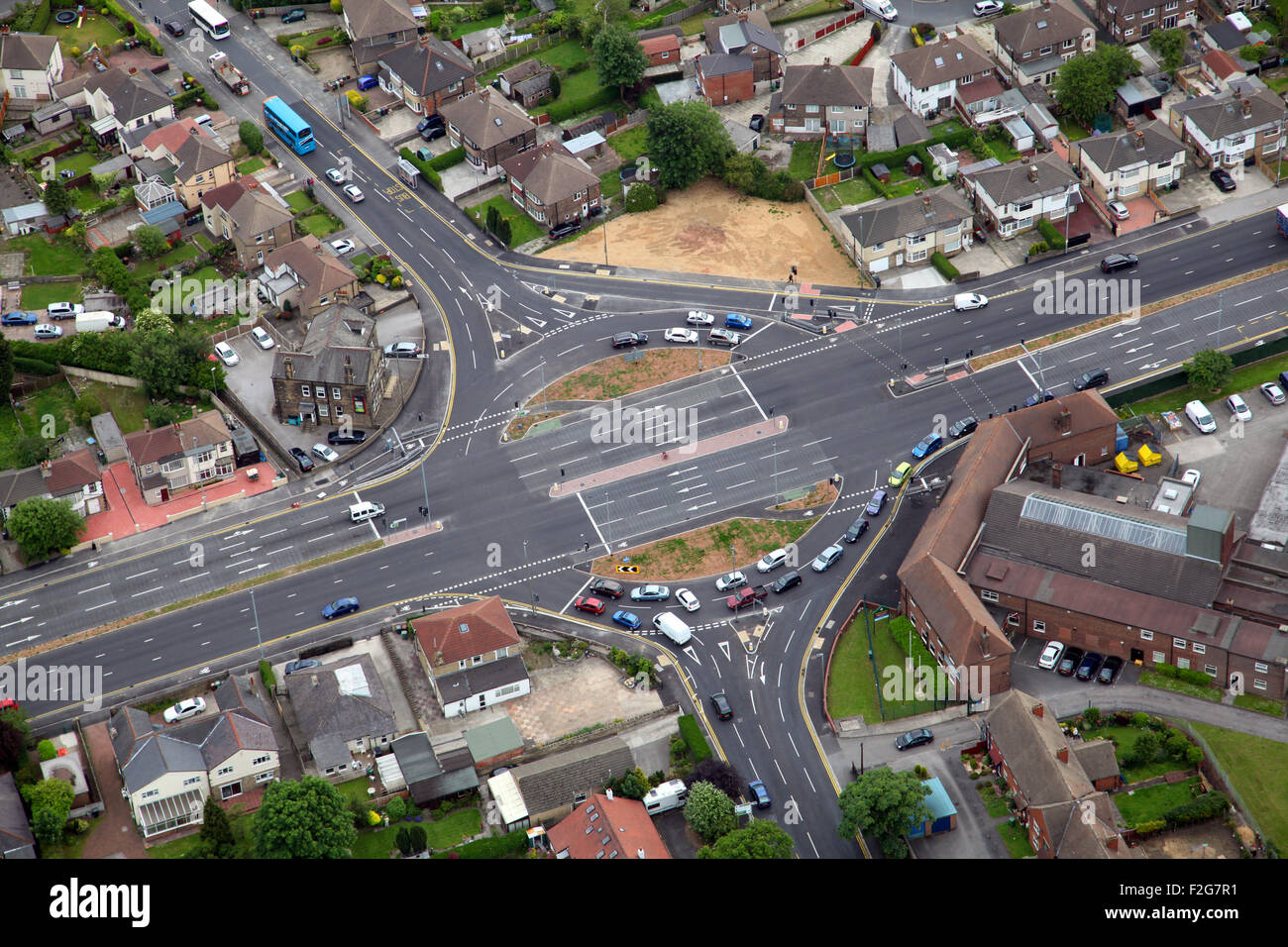Luftaufnahme von einem Kreisverkehr Kreuzung unterwegs zwischen Bradford und Leeds, Yorkshire, UKfrom A647 Bradford Stockfoto
