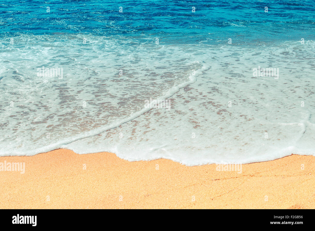 Weiche Welle des Meeres am Sandstrand Stockfoto