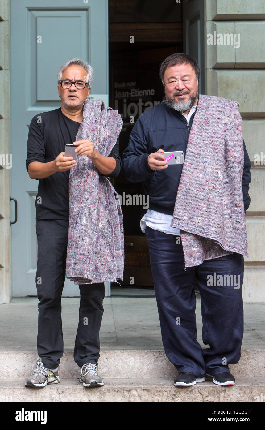 Anish Kapoor und Ai Weiwei außerhalb der königlichen Akademie in Piccadilly vor ihrem Weg für Flüchtlinge nach Stratford Stockfoto