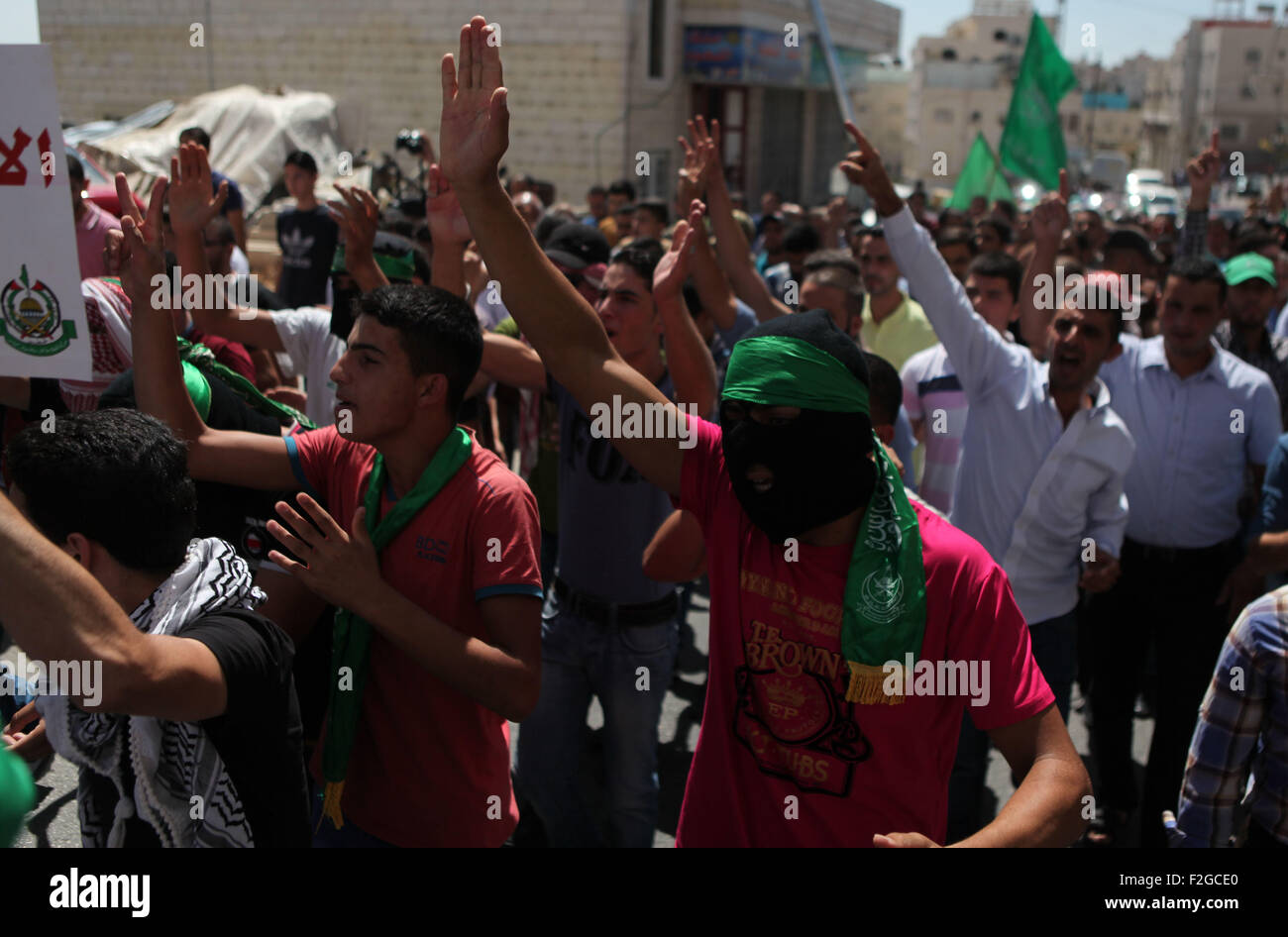 Nablus, Westbank-Stadt Hebron. 18. Sep, 2015. Palästinenser nehmen Teil an einer Protestkundgebung gegen eine israelische Polizei-Razzia am Jerusalemer Al-Aqsa Moschee, in der Westbank-Stadt Hebron, am 18. September 2015. Bildnachweis: Mamoun Wazwaz/Xinhua/Alamy Live-Nachrichten Stockfoto