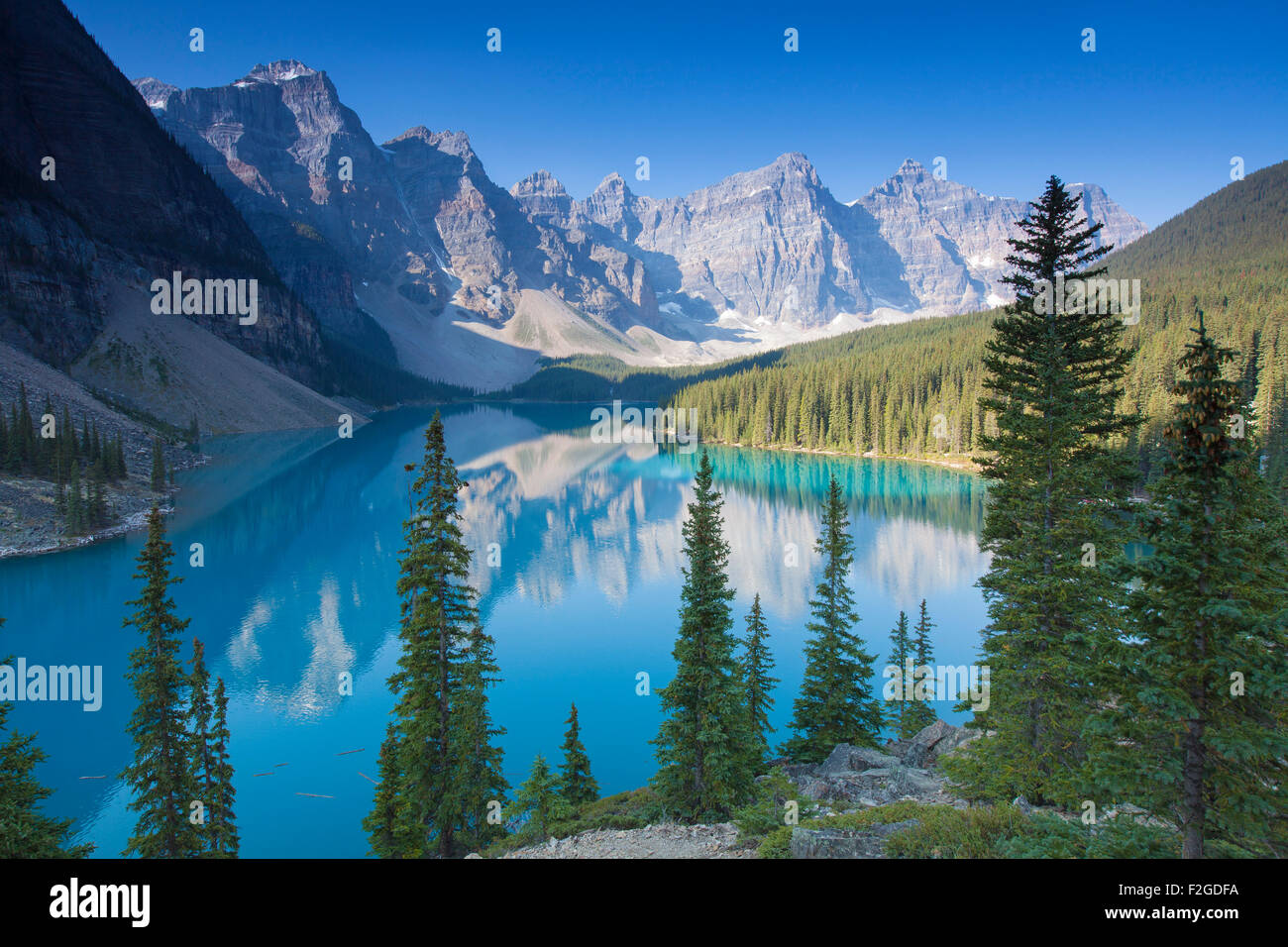 Glazial-Moraine Lake im Valley of the Ten Peaks, Banff Nationalpark, Alberta, Kanada Stockfoto