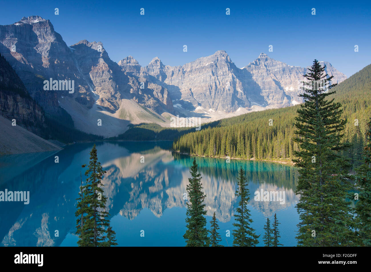 Glazial-Moraine Lake im Valley of the Ten Peaks, Banff Nationalpark, Alberta, Kanada Stockfoto