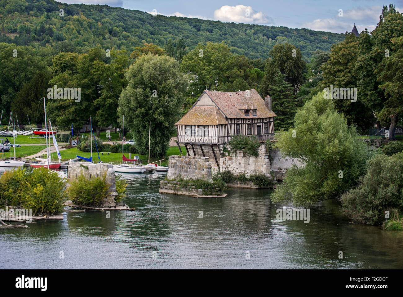 Die alte Mühle / Vieux Moulin de Vernon über den Fluss Seine, Eure, Normandie, Frankreich Stockfoto