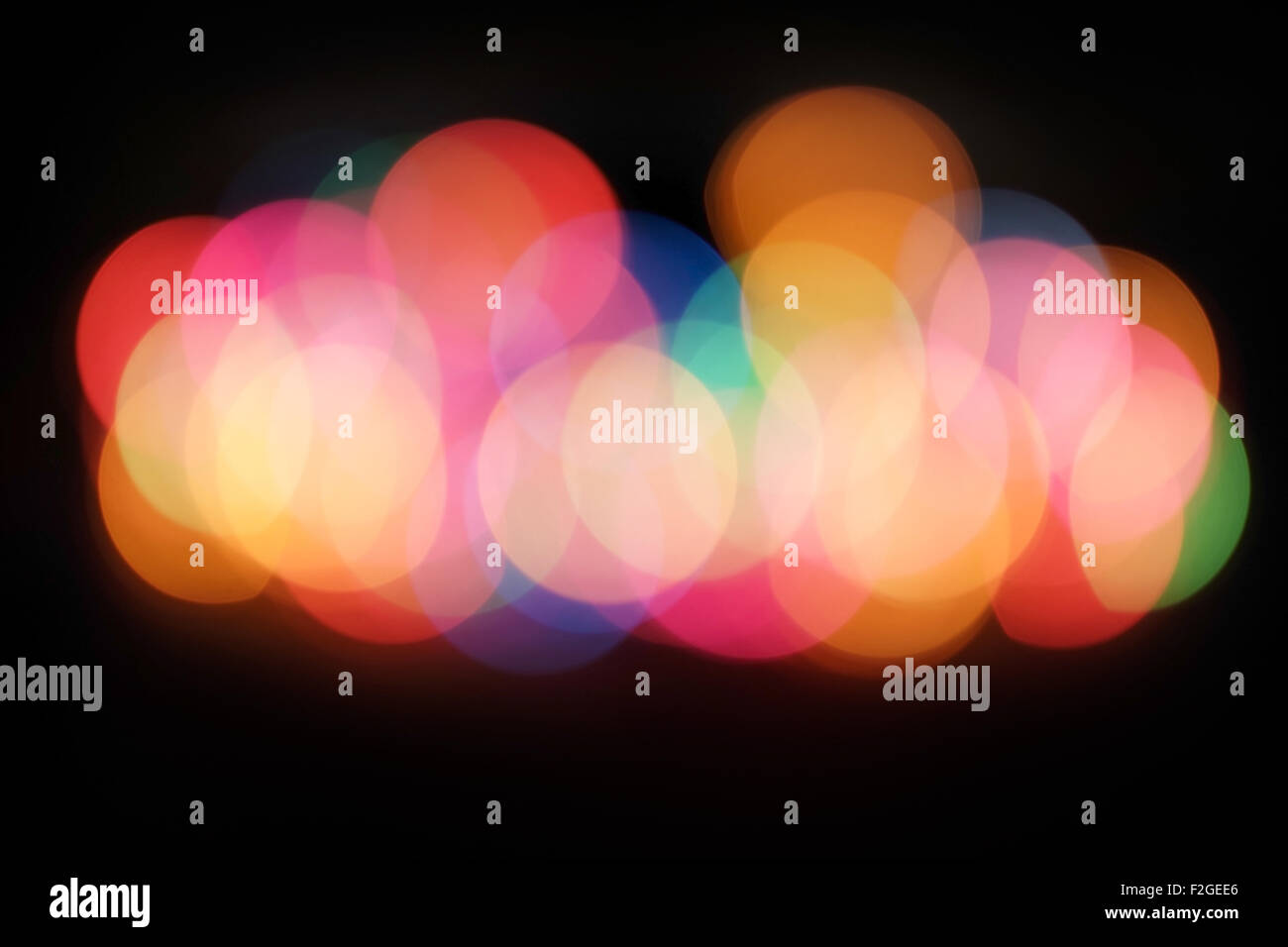 Aus Fokus Weihnachtsbeleuchtung in verschiedenen Farben Stockfoto