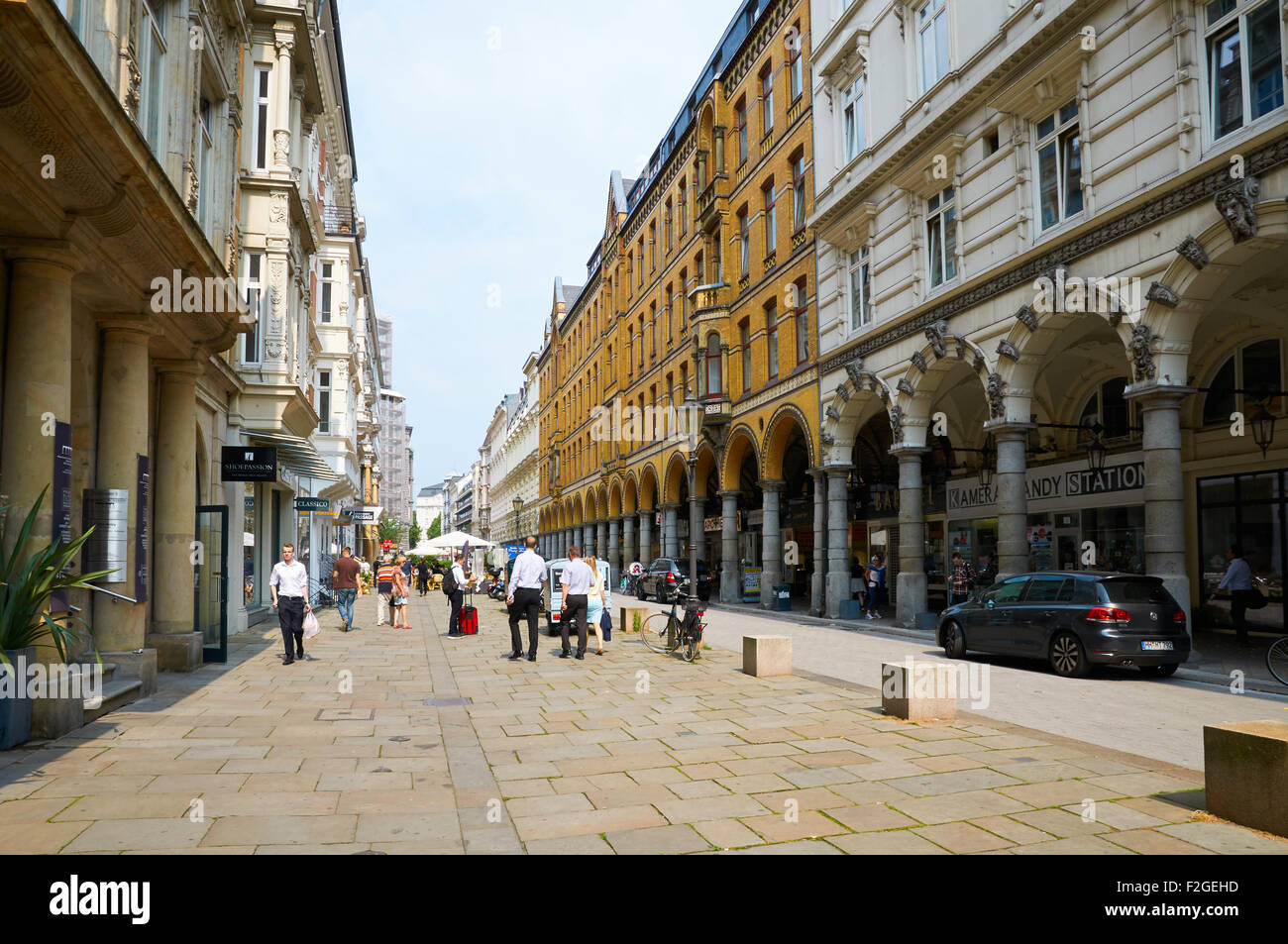 HAMBURG, Deutschland - 14. August 2015: Ansicht der Straße im Zentrum, Hamburg ist die zweitgrößte Stadt Deutschlands und die achte große Stockfoto