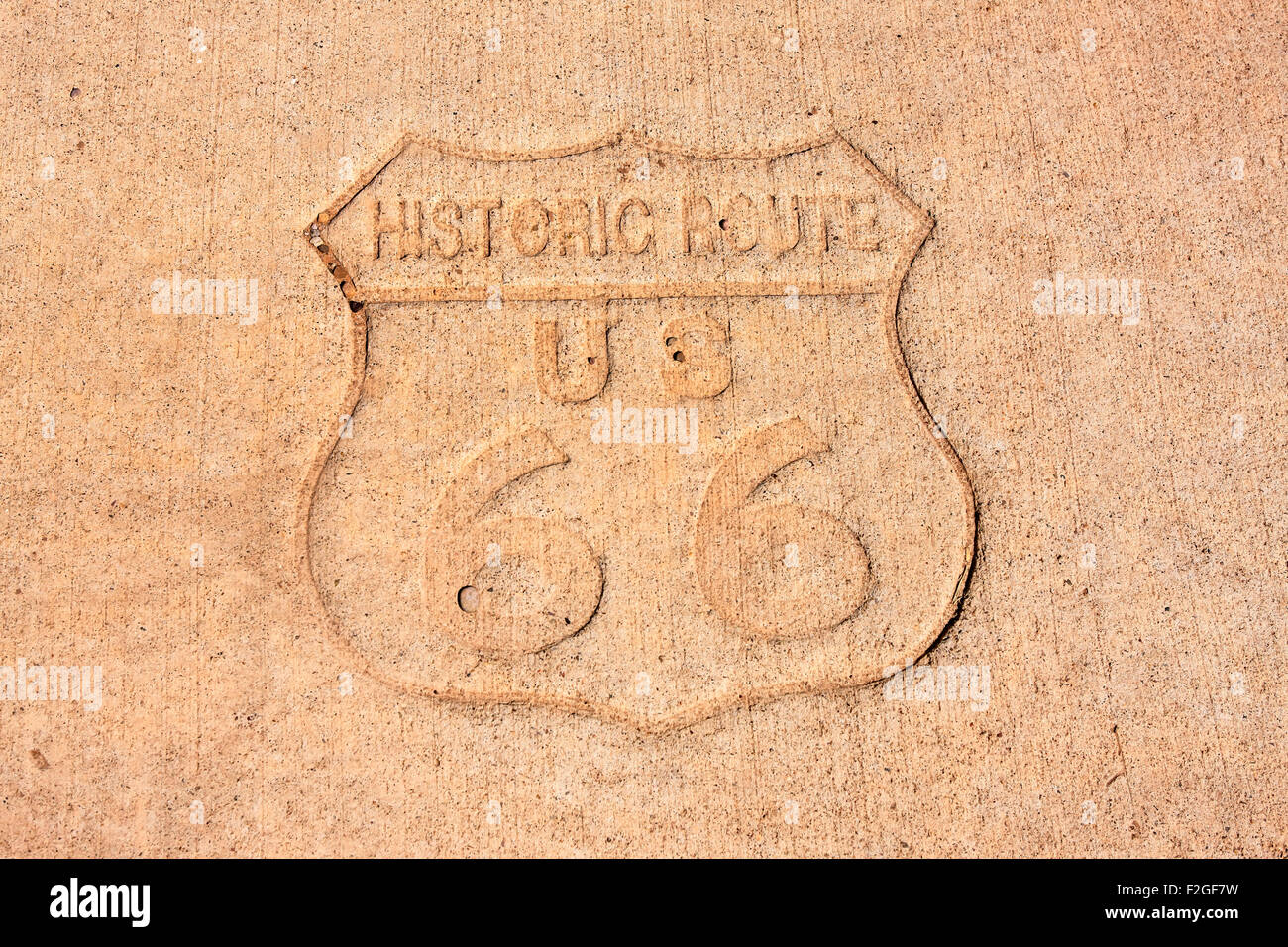 Die historische Route 66 Zeichen US gepresst nassen Zement in Tucumcari, New Mexico Stockfoto