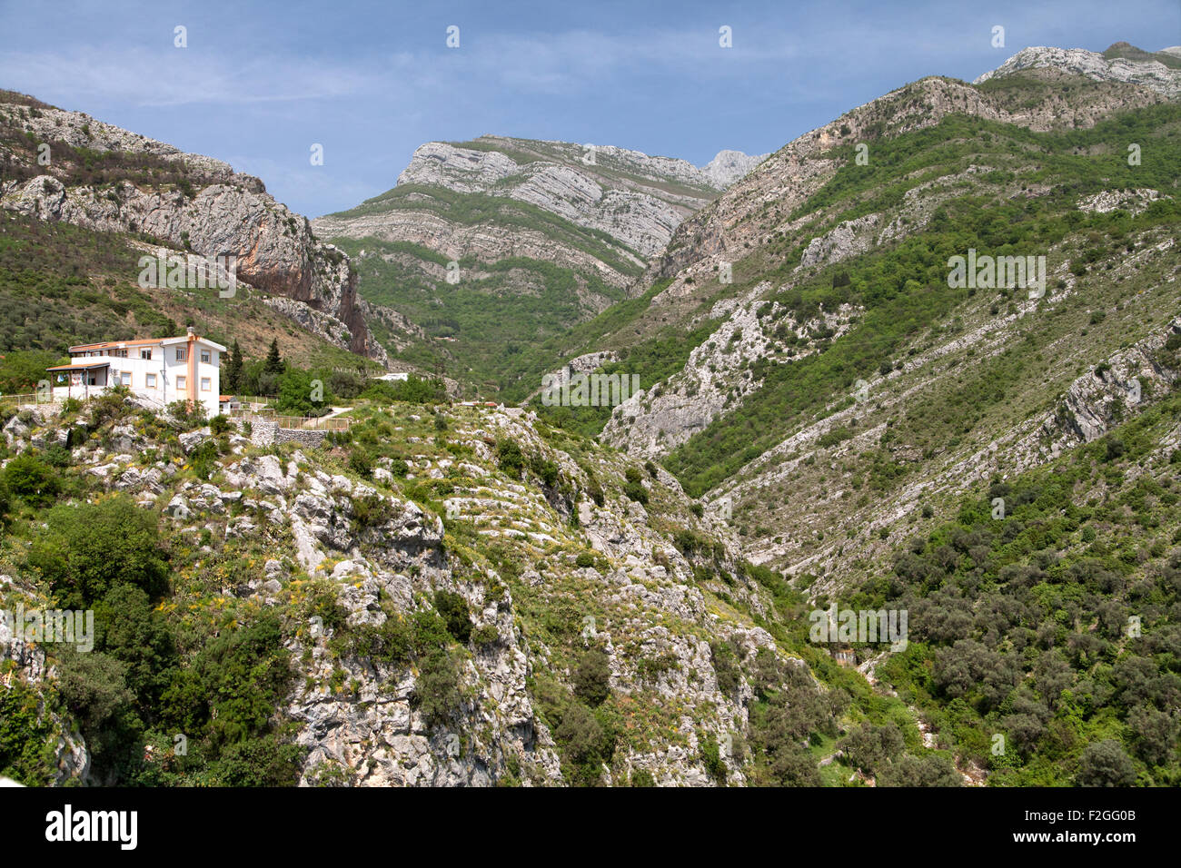 Blick auf Berge in Montenegro im Frühjahr Stockfoto