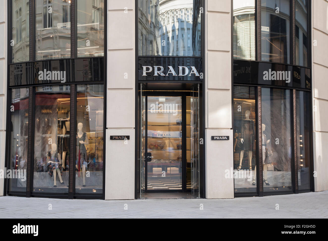 Prada-Geschäft, Weihburggasse Straße; Wien, Österreich Stockfotografie -  Alamy