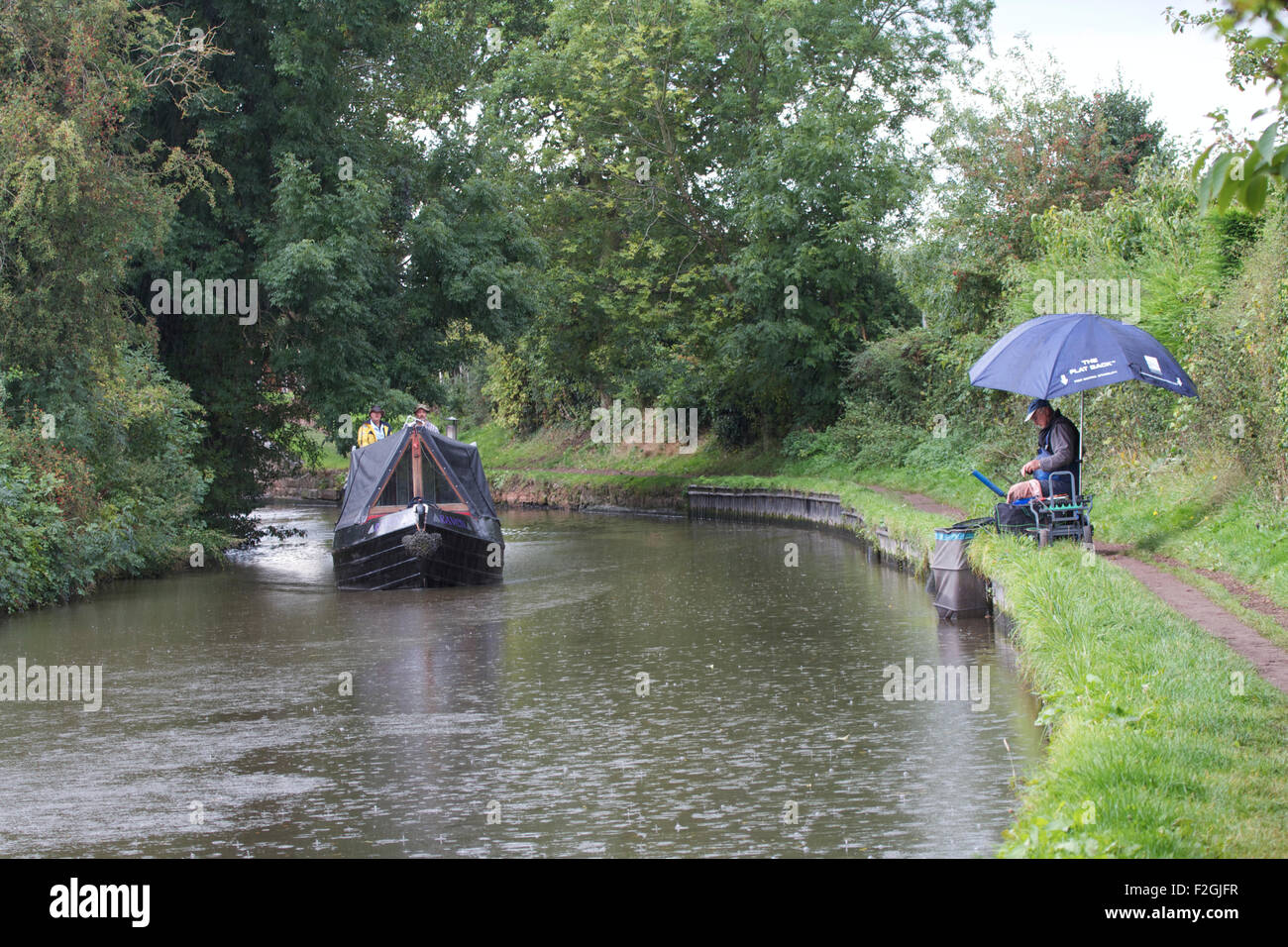 Kahn und Fischer entlang der Staffordshire und Worcestershire Kanal in der Nähe von Penkridge. UK Stockfoto