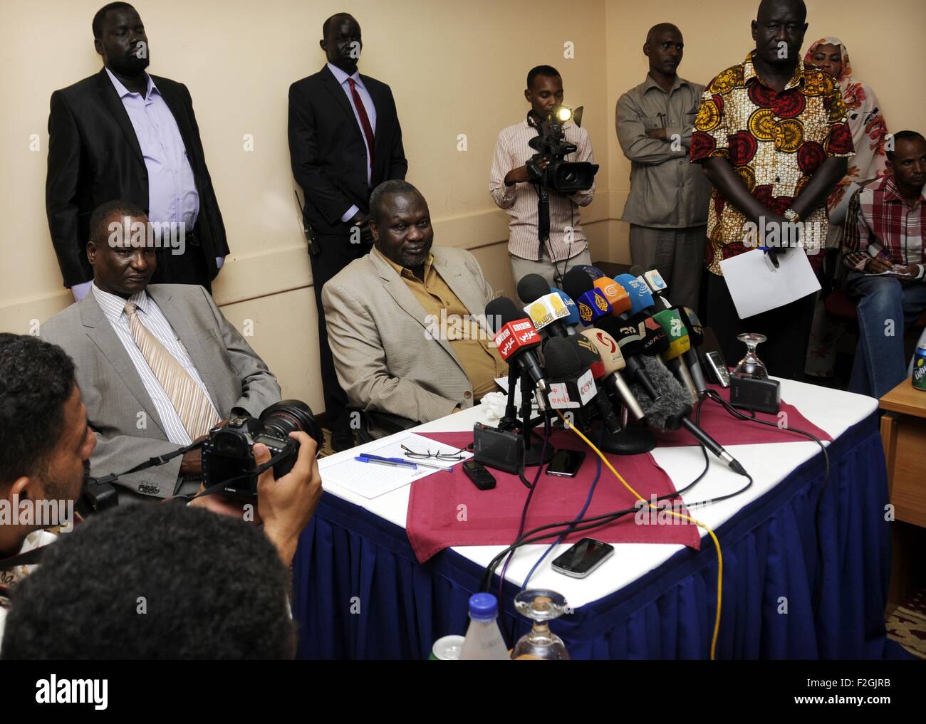 Khartoum, Sudan. 18. Sep, 2015. Süd-Sudan Rebellenführer Riek Machar besucht eine Pressekonferenz in Khartoum, Sudan, am 18. September 2015. Süd-Sudan Rebellenführer Riek Machar am Freitag beschuldigt die Regierungsarmee der systematischen Verletzung der Waffenruhe durch Angriffe auf die Stellungen der Rebellen, insbesondere in den ölreichen oberen Nil Zustand. Bildnachweis: Hohammed Babiker/Xinhua/Alamy Live-Nachrichten Stockfoto